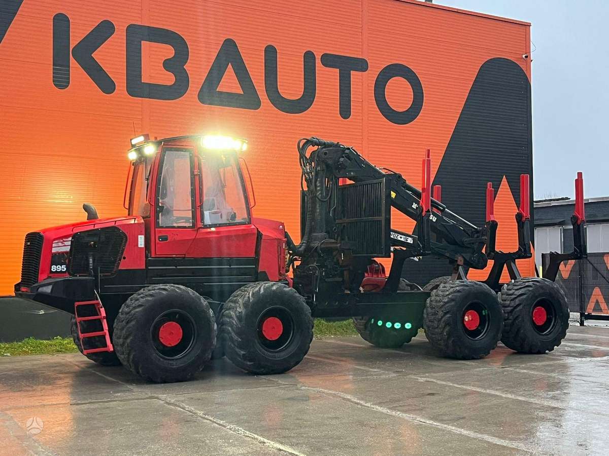 Komatsu 895 8x8, medvežės