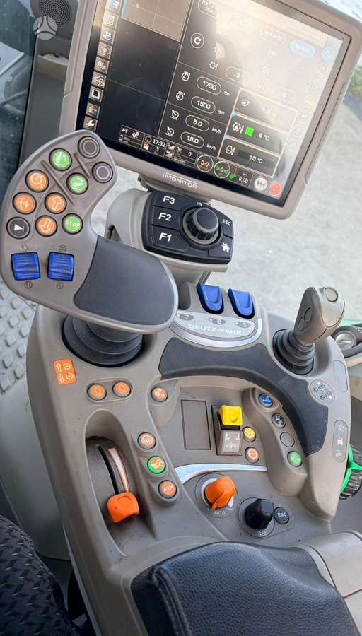 Deutz-Fahr 6215, tractors