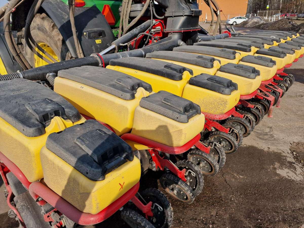 Vaderstad Tempo V12, seeders, planters