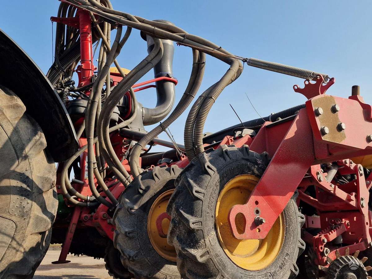 Vaderstad Tempo V12, seeders, planters
