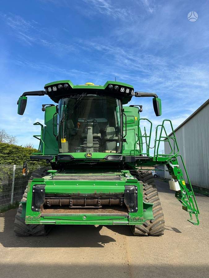 John Deere 9X1100, combine harvesters