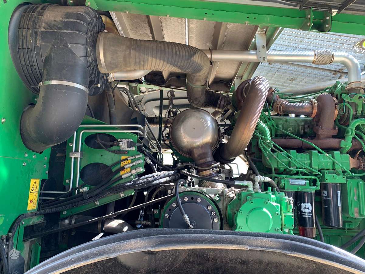 John Deere 8400, savaeigiai smulkintuvai