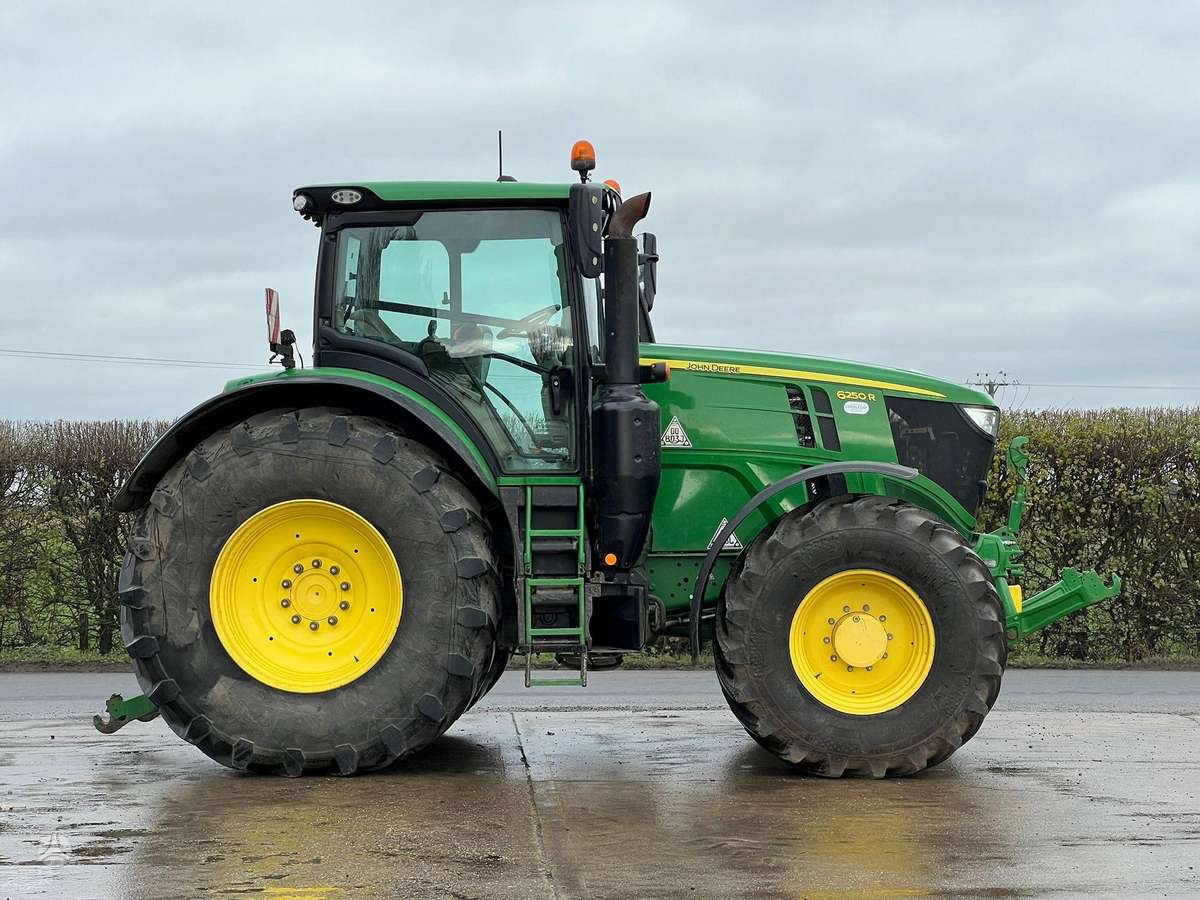 John Deere 6250R, тракторы