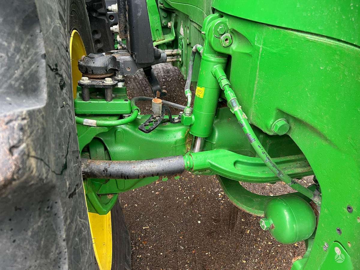 John Deere 7R310, traktoriai
