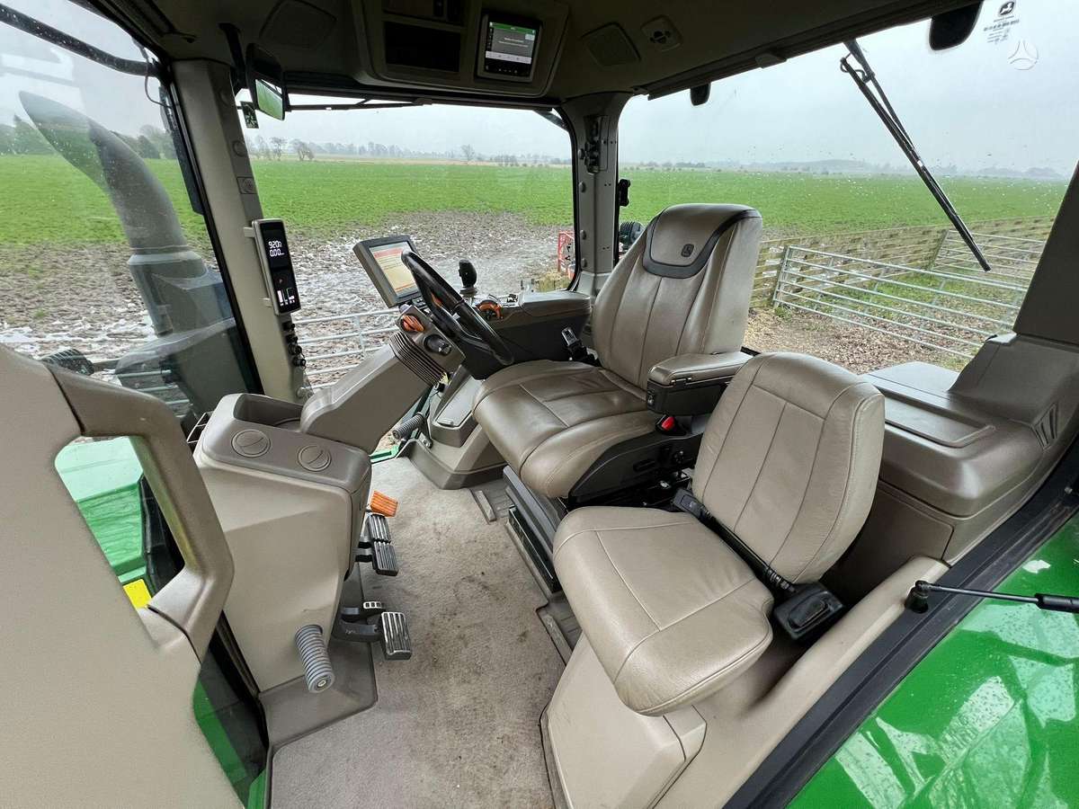 John Deere 7R310, traktoriai