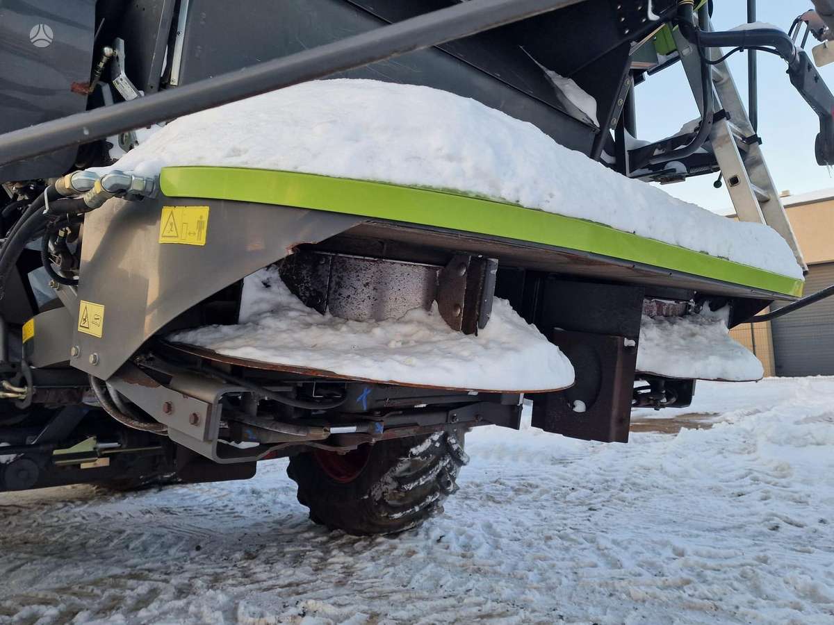 Claas LEXION 770TT, combine harvesters