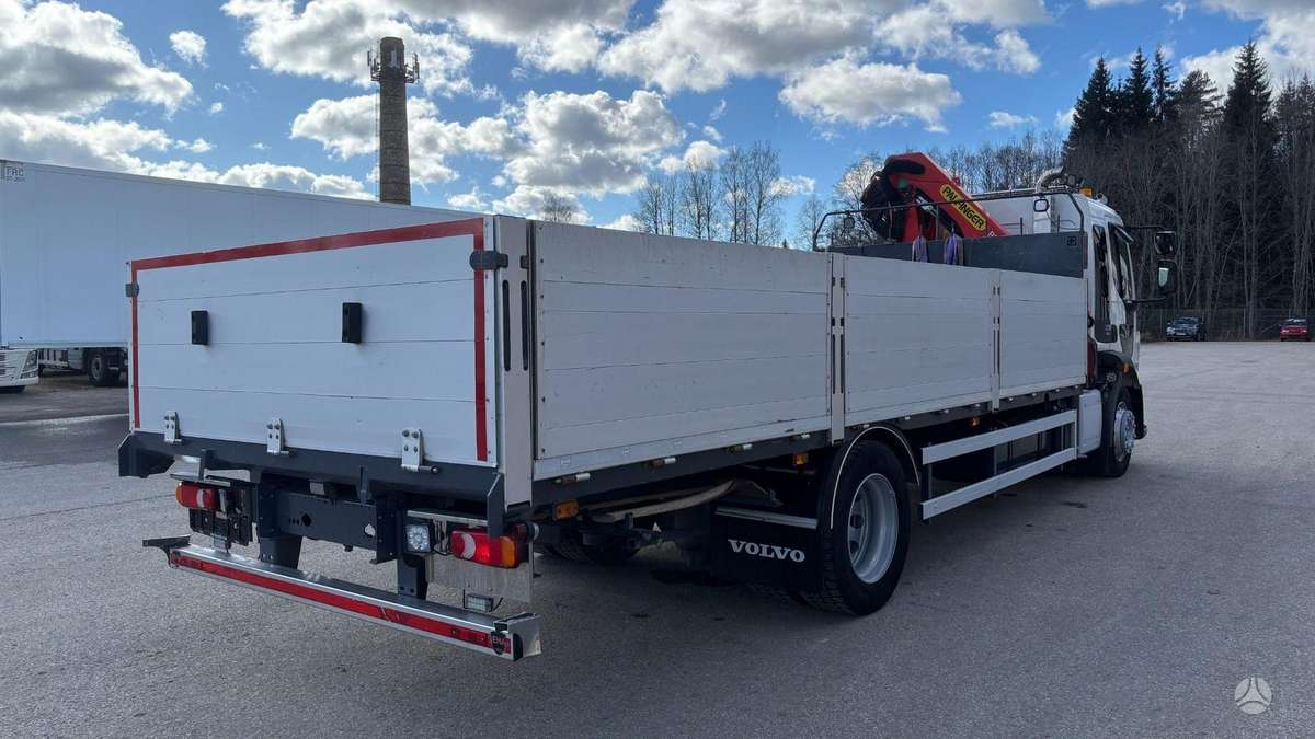 Volvo FL250, su kranu