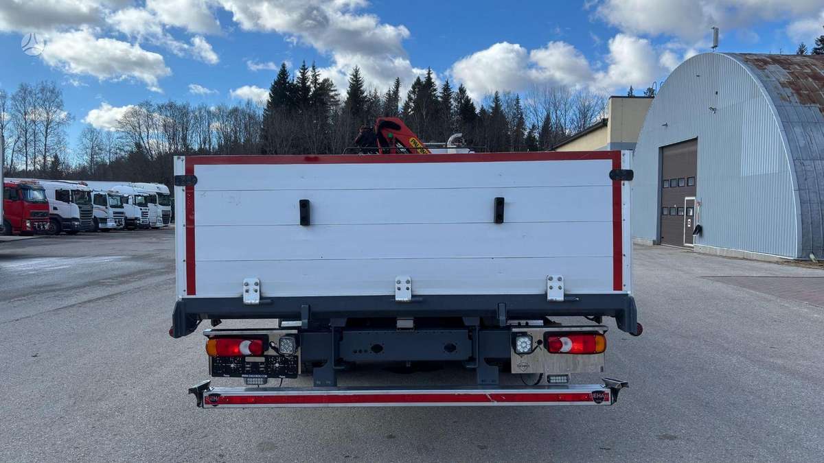 Volvo FL250, su kranu