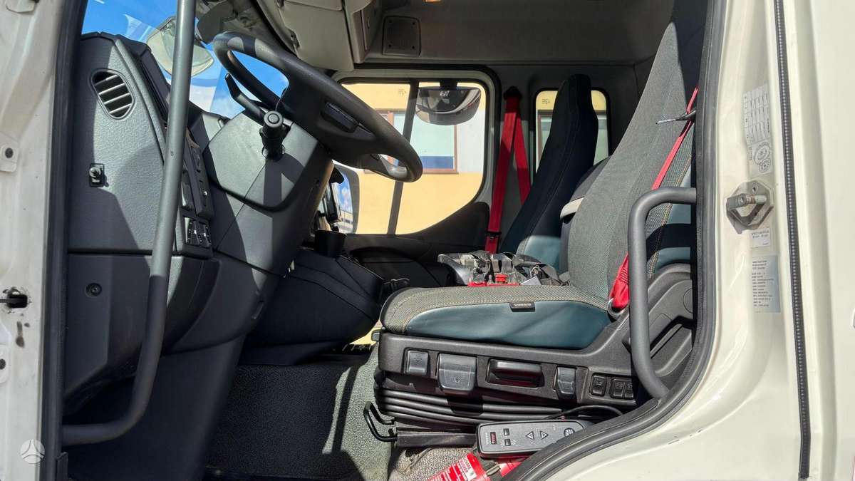 Volvo FL250, с краном