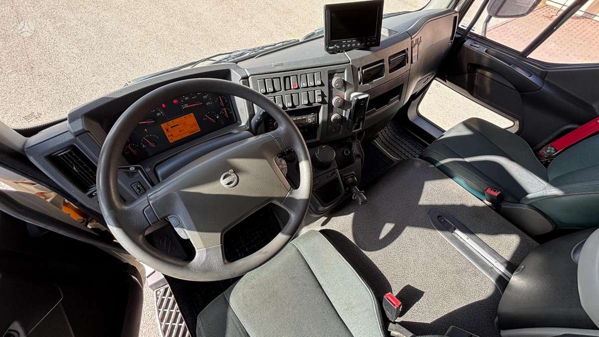 Volvo FL250, crane trucks
