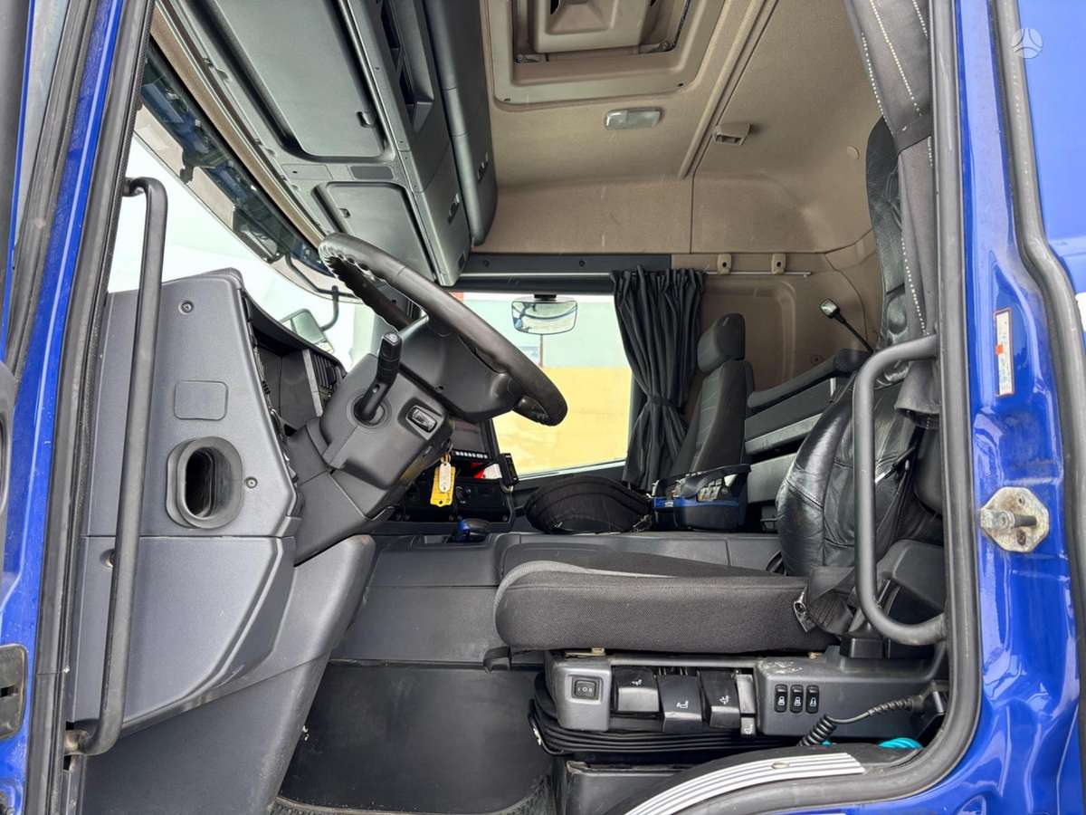 Scania P320, su kranu