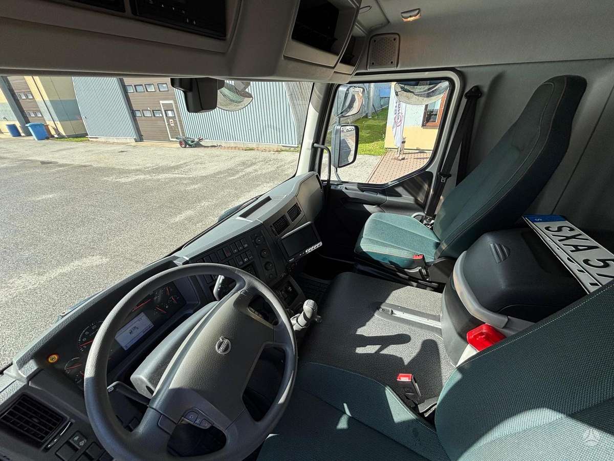 Volvo FL 210, box trucks / box vans