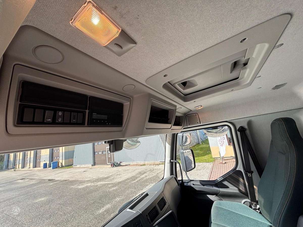 Volvo FL 210, box trucks / box vans
