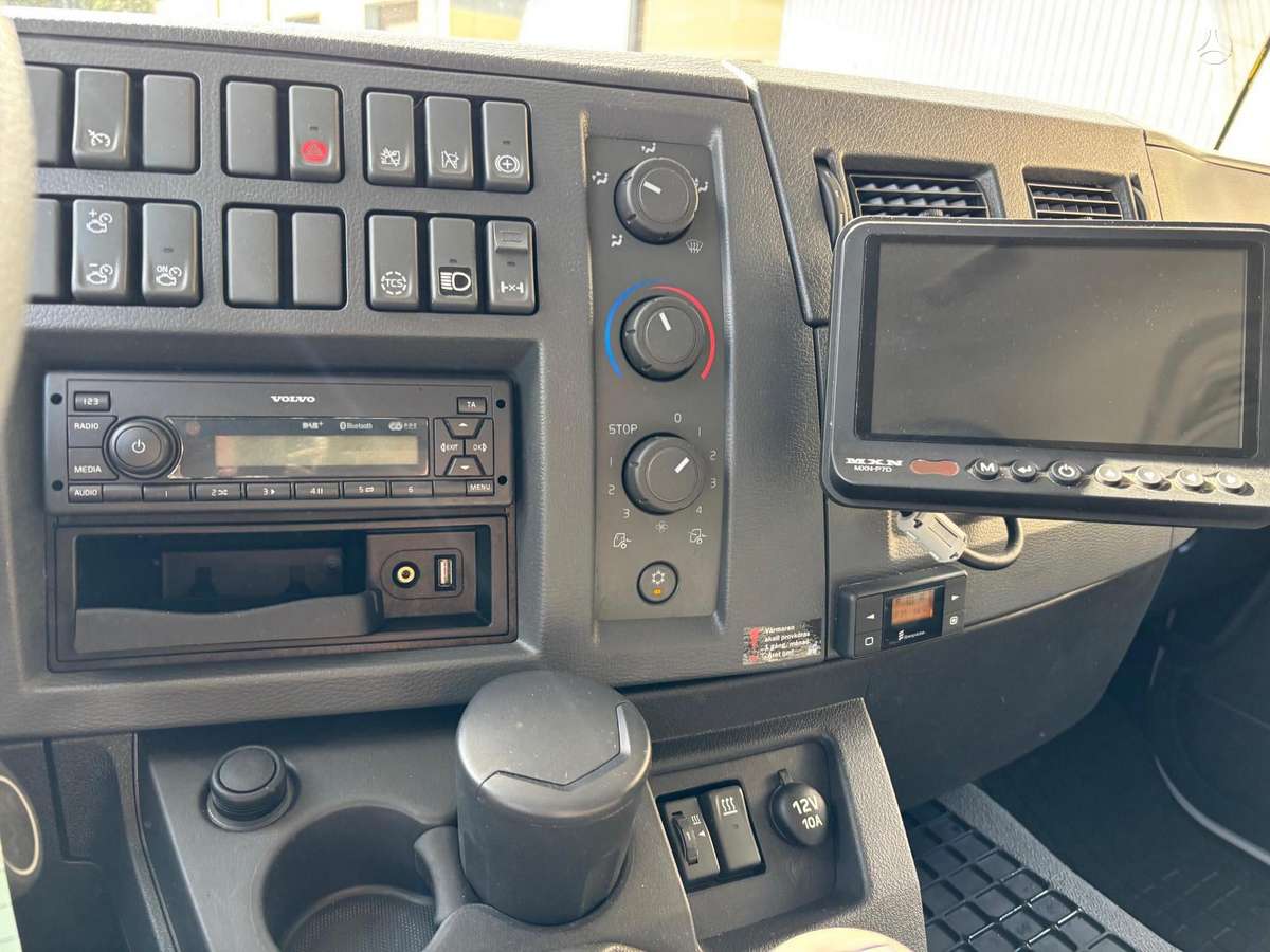 Volvo FL 210, box trucks / box vans