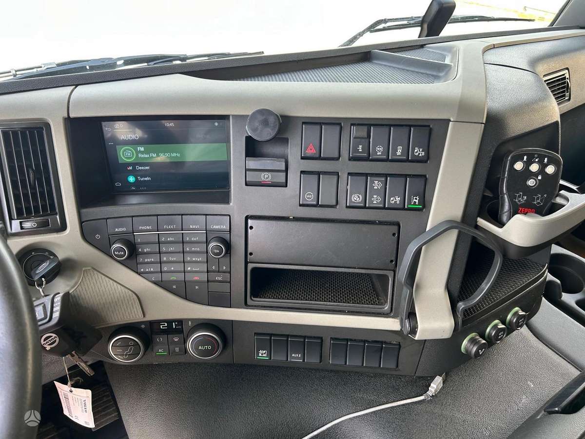 Volvo FM330, cab-chassis trucks