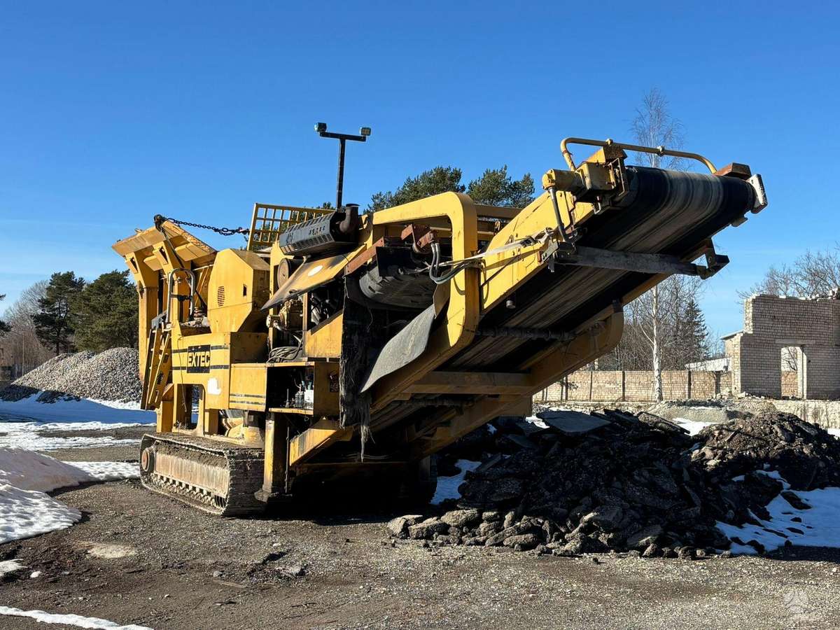 Extec C 12, stone crusher