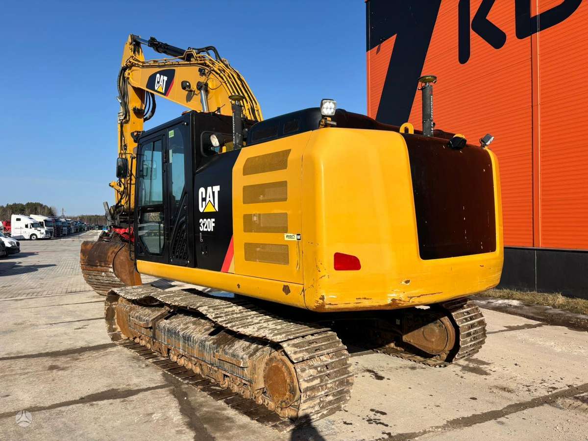 Caterpillar 320 FL, ekskavatoriai