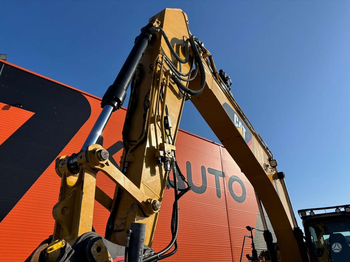 Caterpillar 320 FL, ekskavatori
