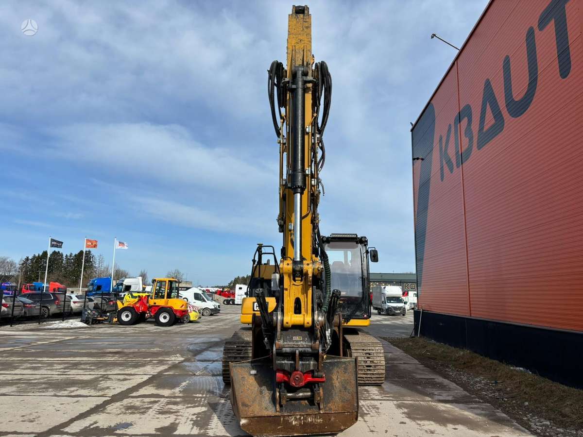 Caterpillar 320, excavator