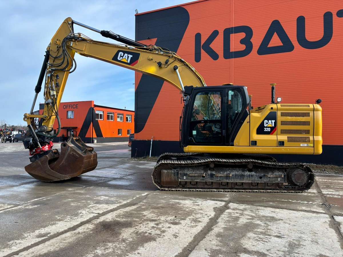 Caterpillar 320, excavator