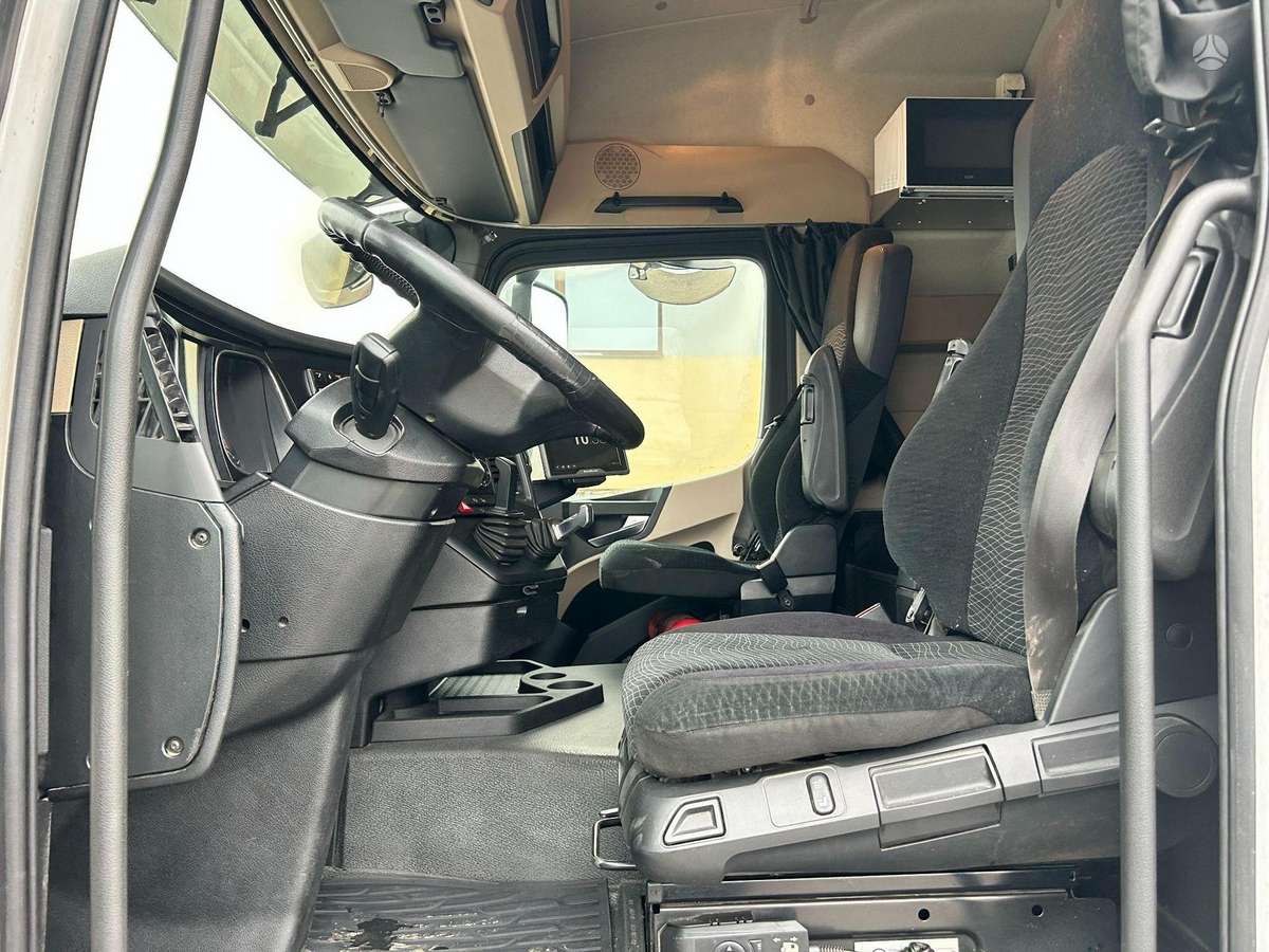 Mercedes-Benz ACTROS 2551, single sleeper