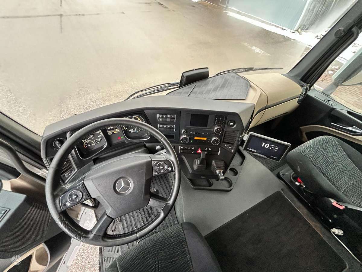 Mercedes-Benz ACTROS 2551, single sleeper