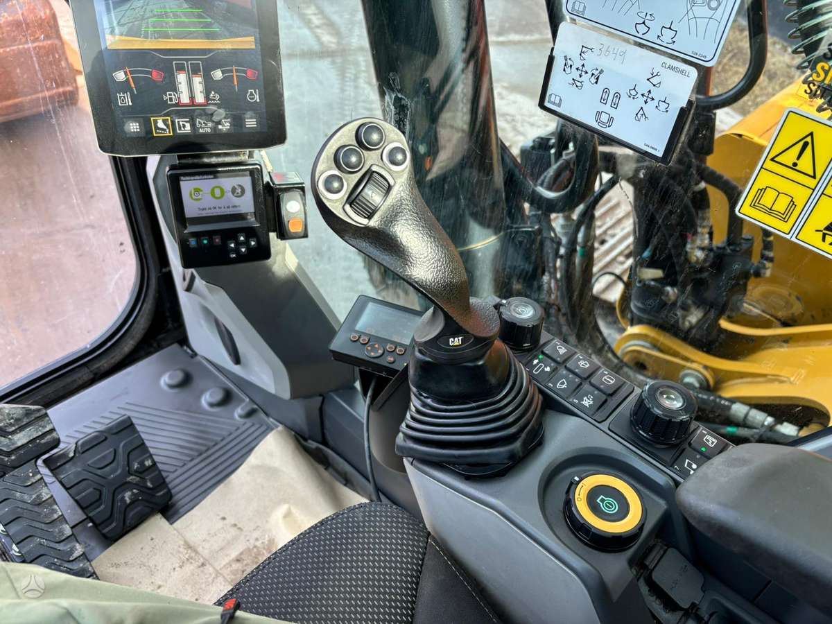 Caterpillar 320, excavator