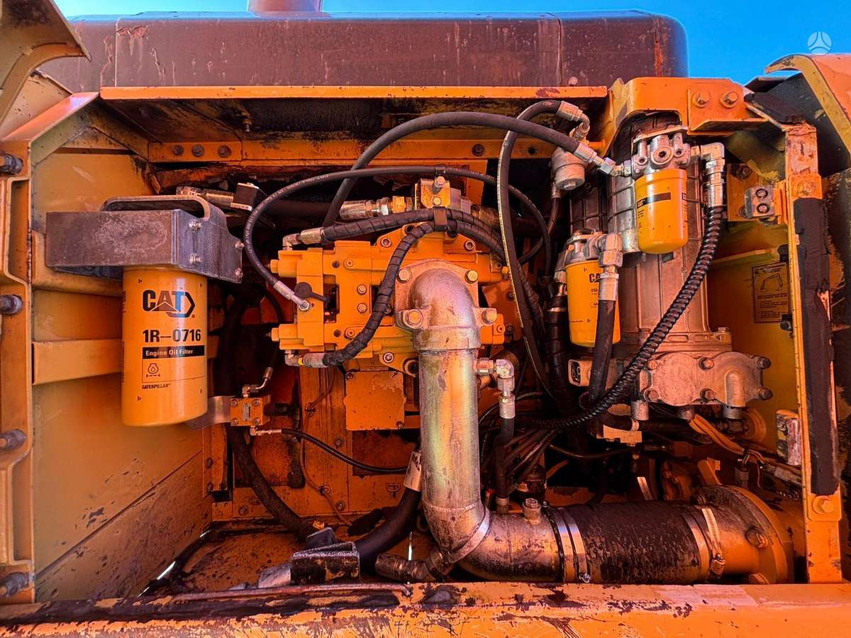 Caterpillar 345 B, ekskavatoriai