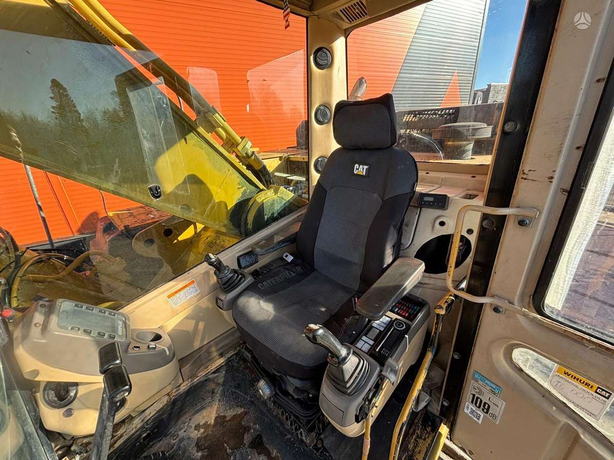Caterpillar 345 B, excavator