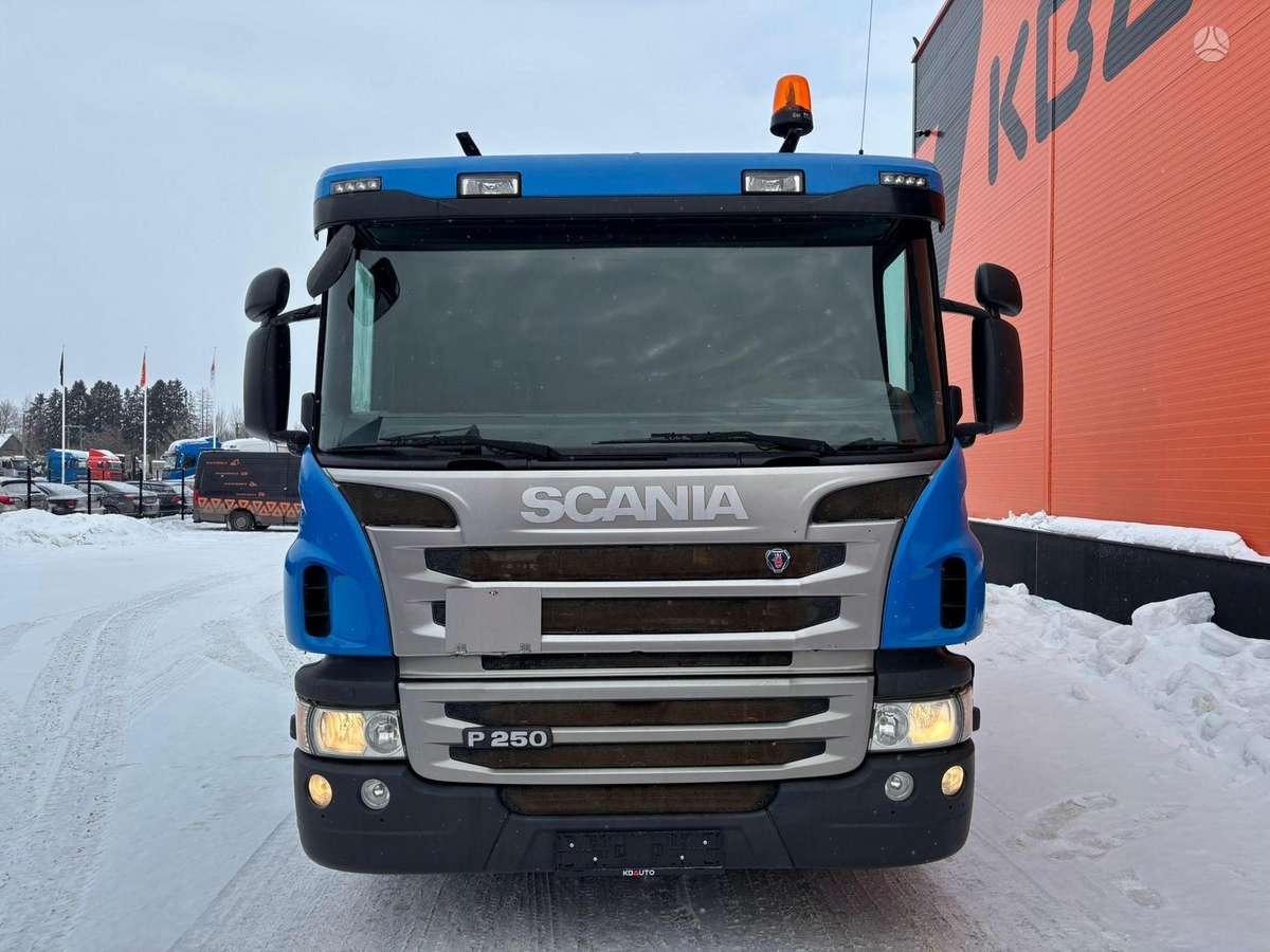 Scania P 250 4x2, с краном