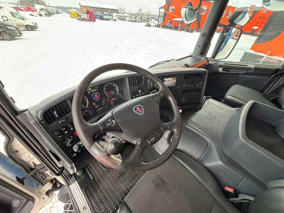 Scania P 250 4x2, с краном