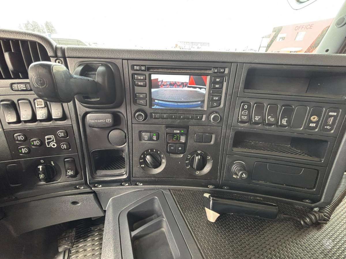 Scania P 250 4x2, с краном