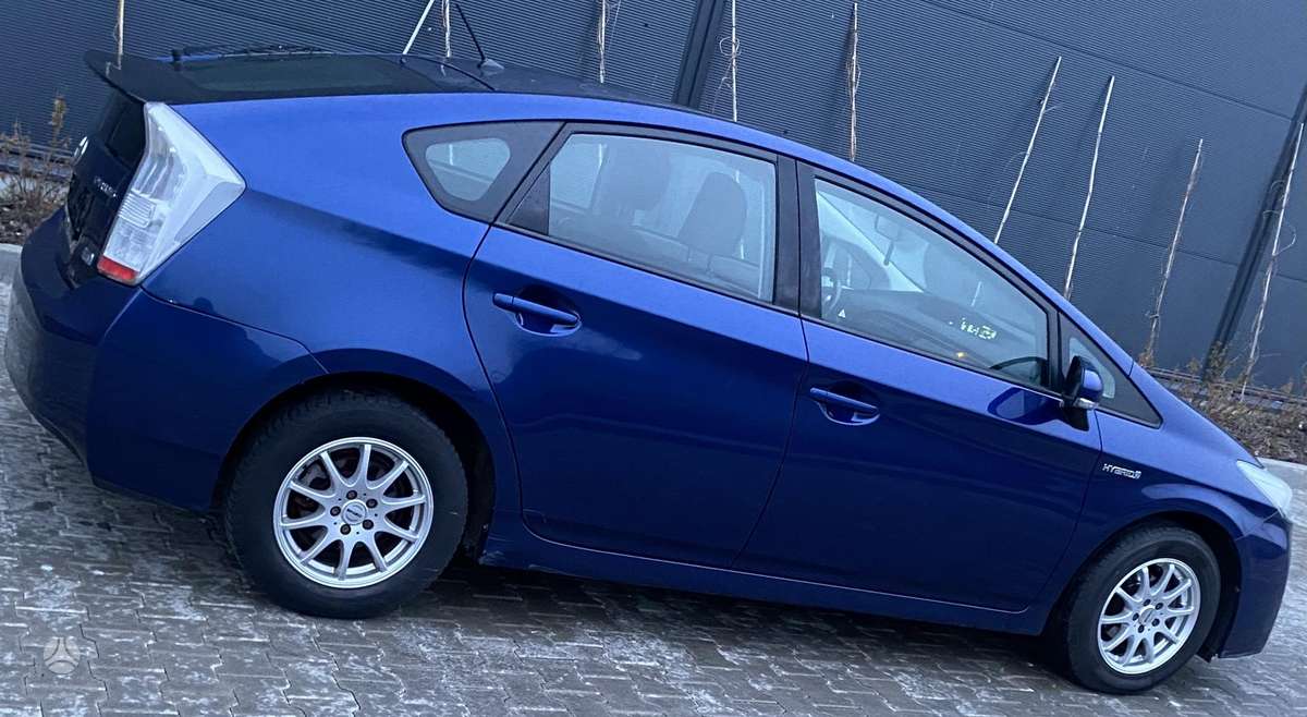 Toyota Prius, 1.8 l., hatchback