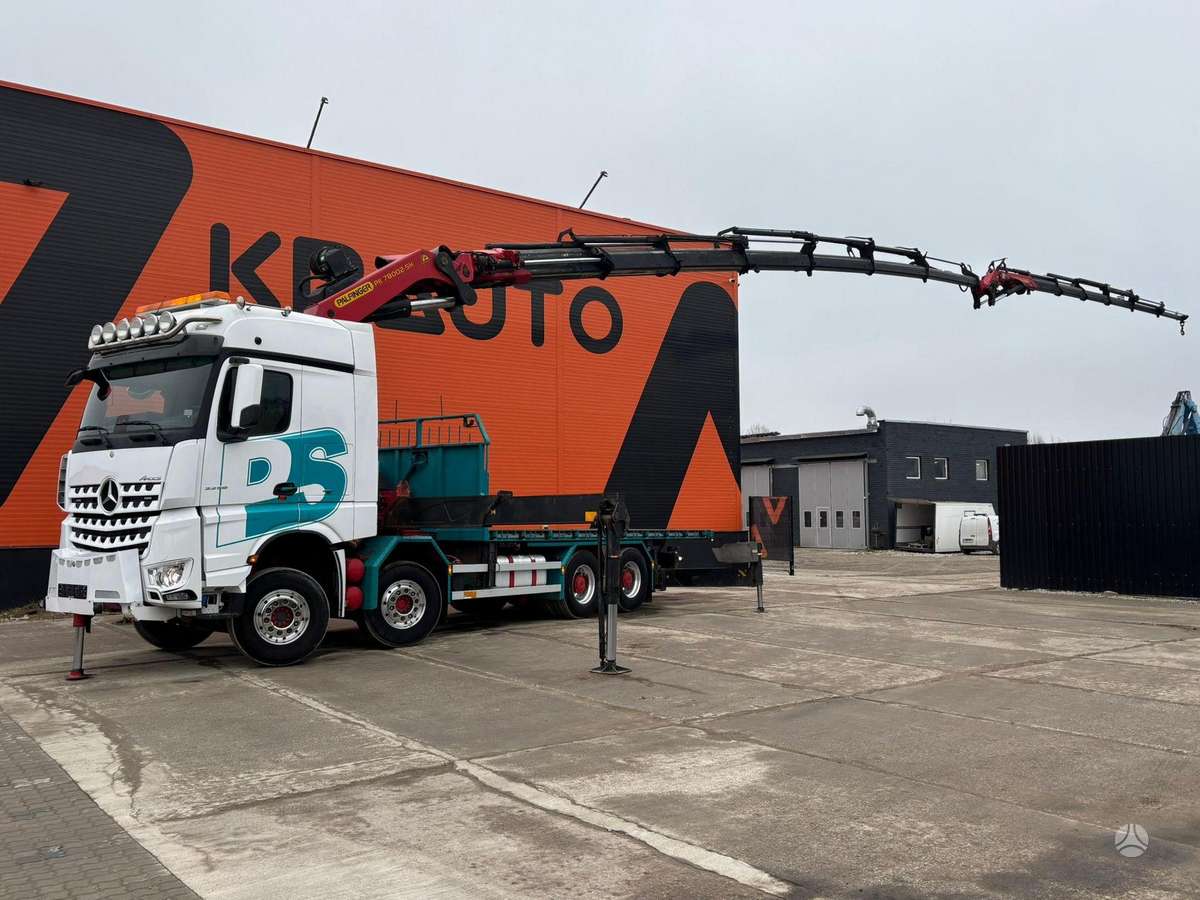 Mercedes-Benz Arocs 3258 8x4, su kranu