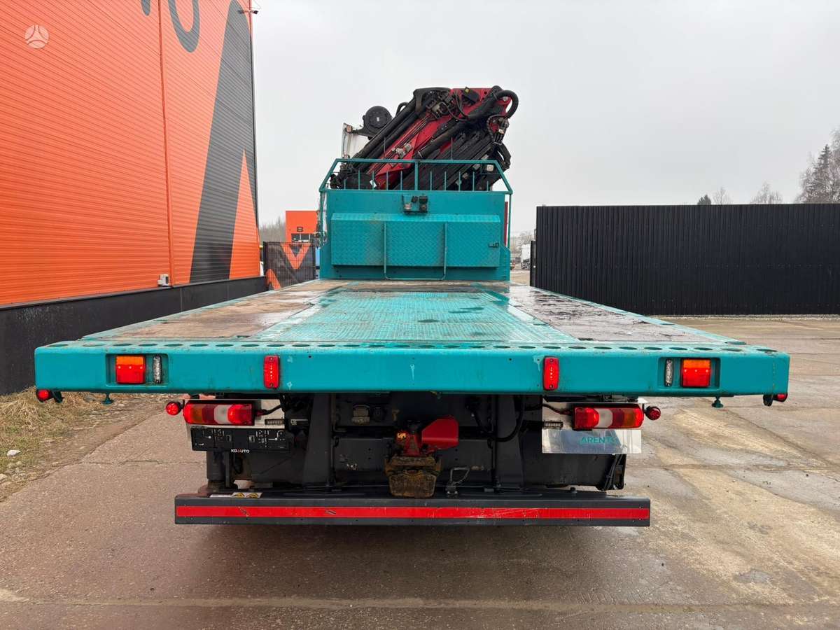 Mercedes-Benz Arocs 3258 8x4, su kranu