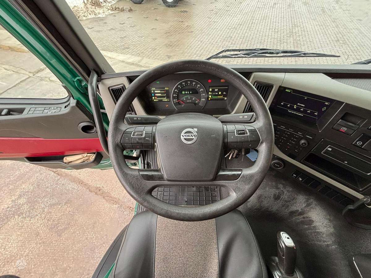 Volvo FM 450 8x4*4, самосвалы с краном