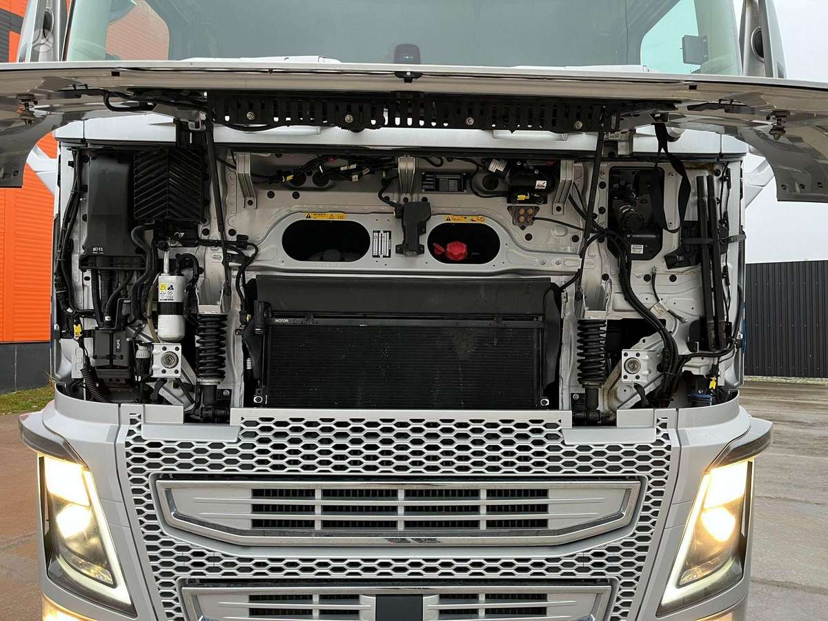 Volvo FH 16 650 8x4*4, шасси
