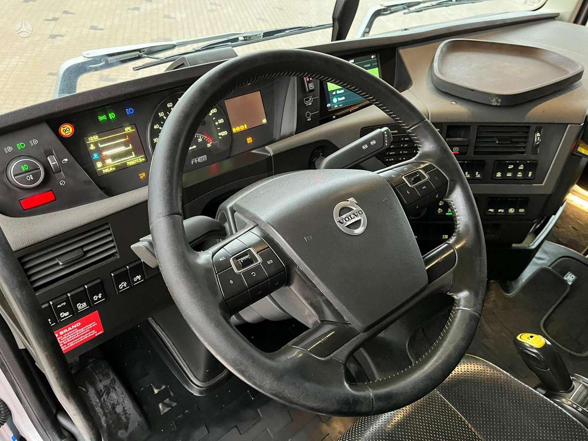 Volvo FH 16 650 8x4*4, шасси