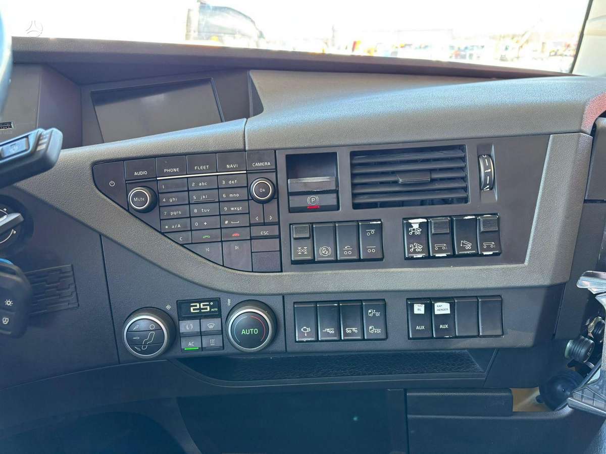 Volvo FH 16 650 6x4, шасси