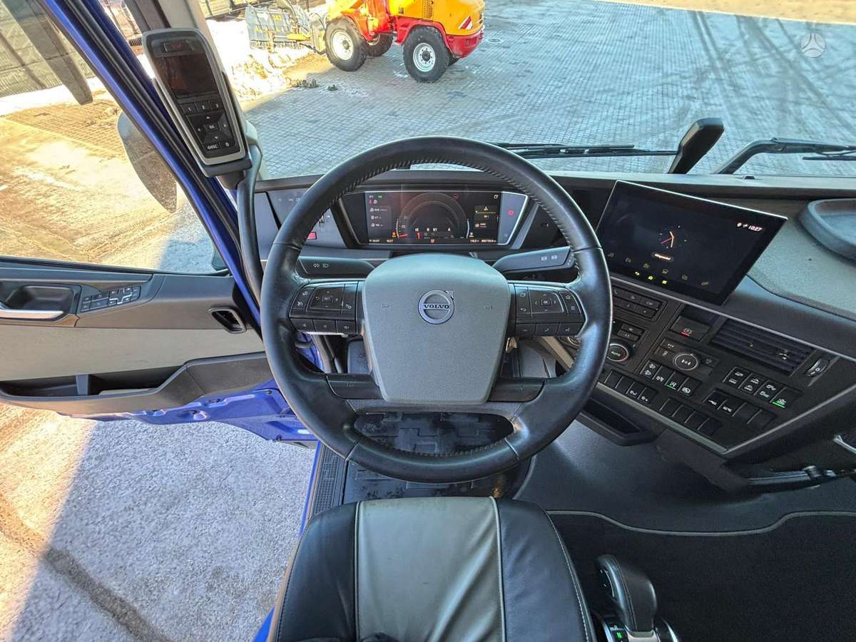 Volvo FH 500 8x4*4, шасси