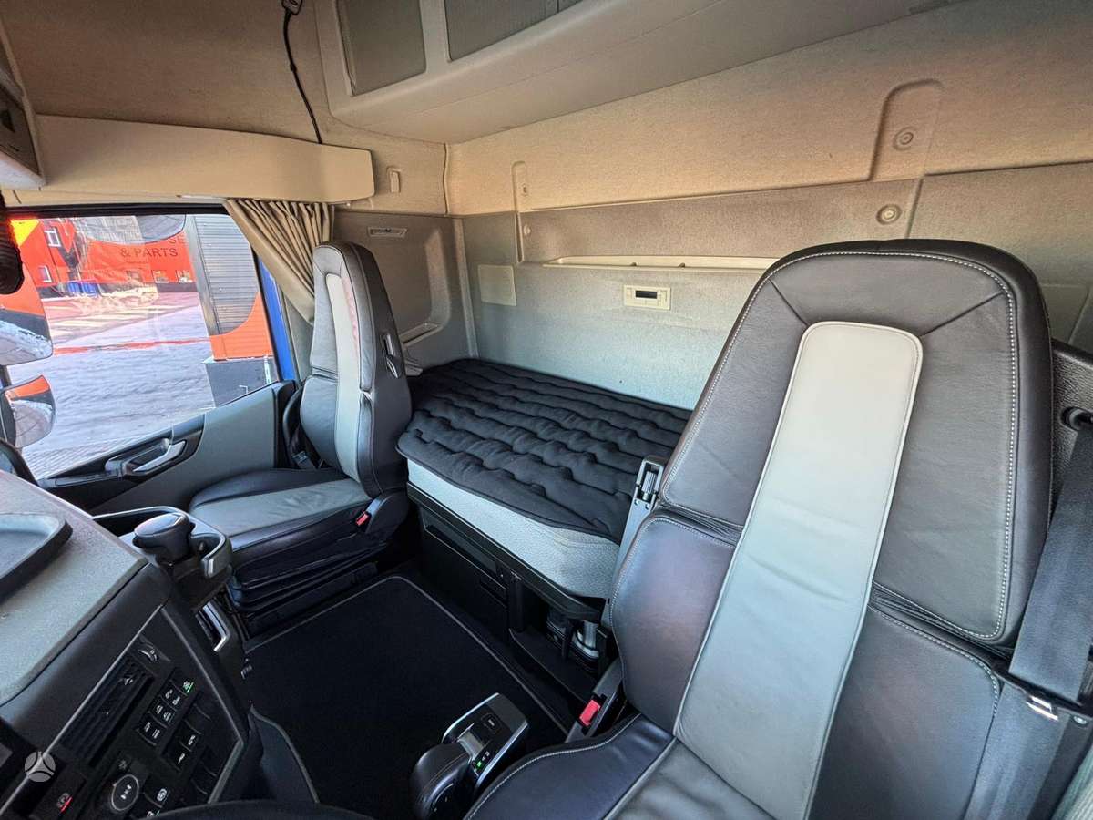 Volvo FH 500 8x4*4, шасси