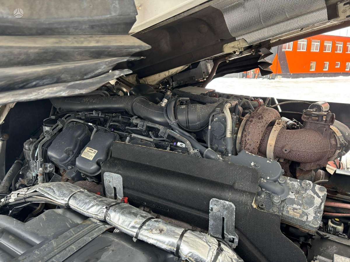Scania R 580 6x2*4, шасси