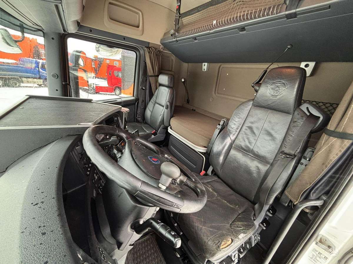 Scania R 580 6x2*4, шасси