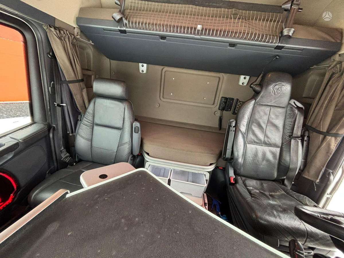 Scania R 580 6x2*4, шасси