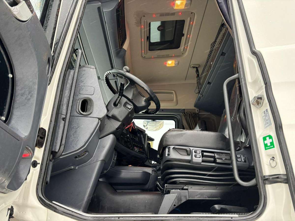Scania R 580 6x2*4, шасси