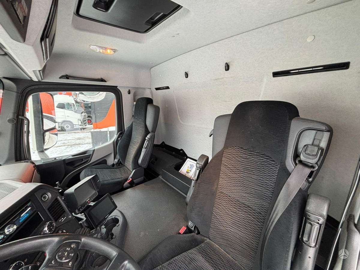 Mercedes-Benz Antos 2535 6x2*4, шасси
