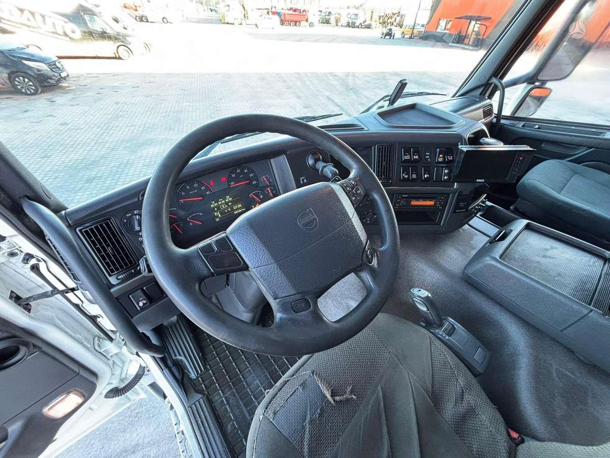 Volvo FM 460 6x2, с краном