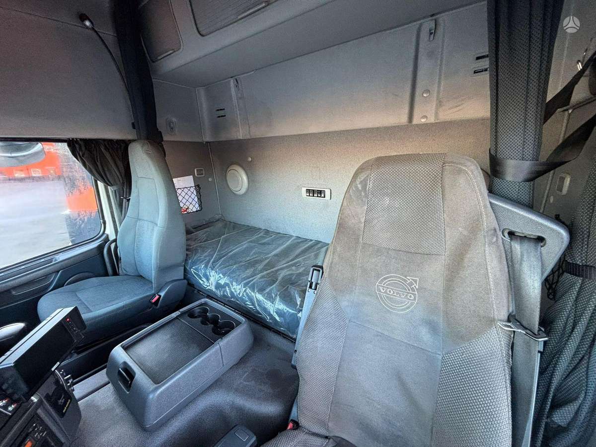 Volvo FM 460 6x2, с краном