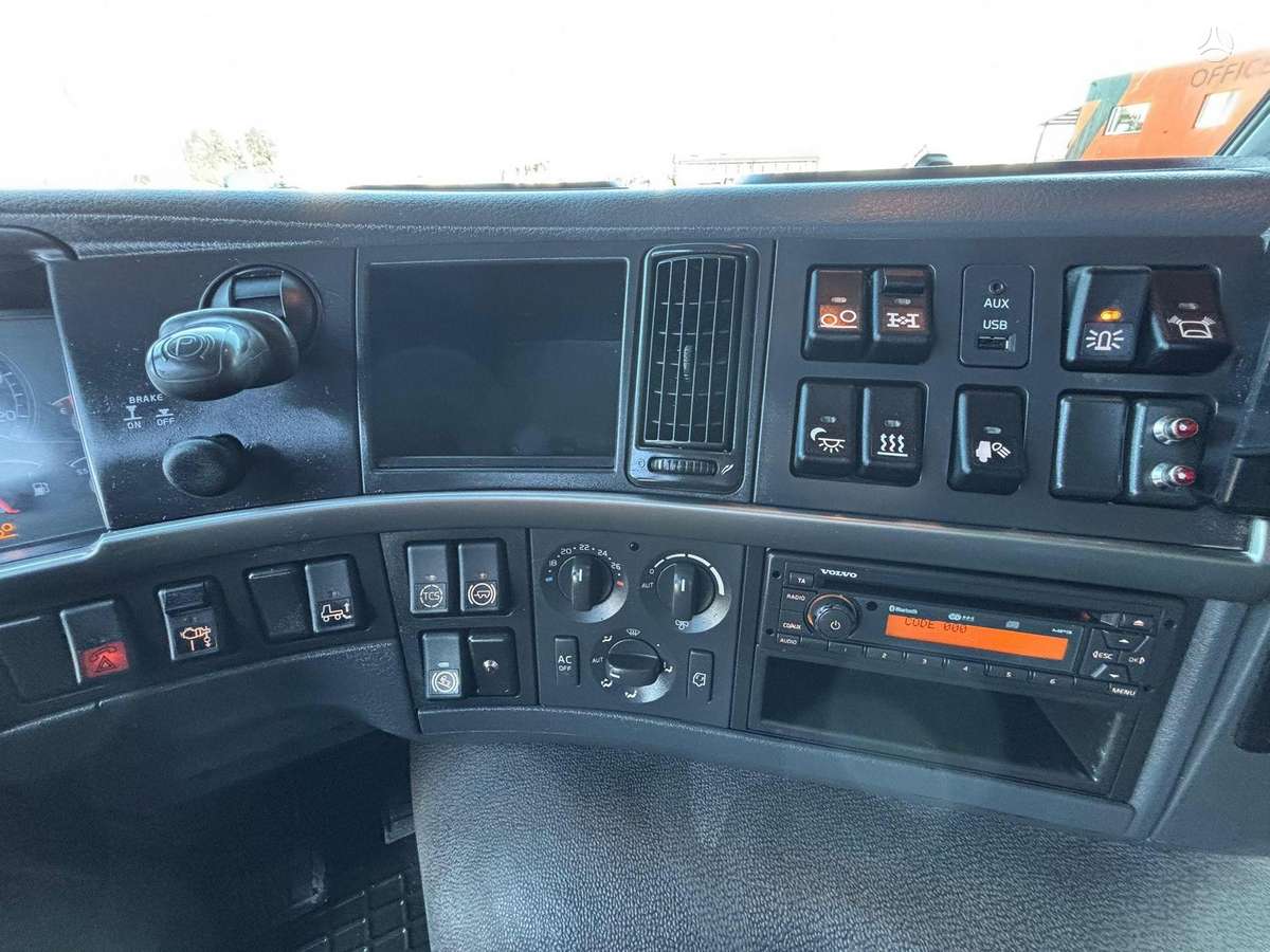 Volvo FM 460 6x2, с краном