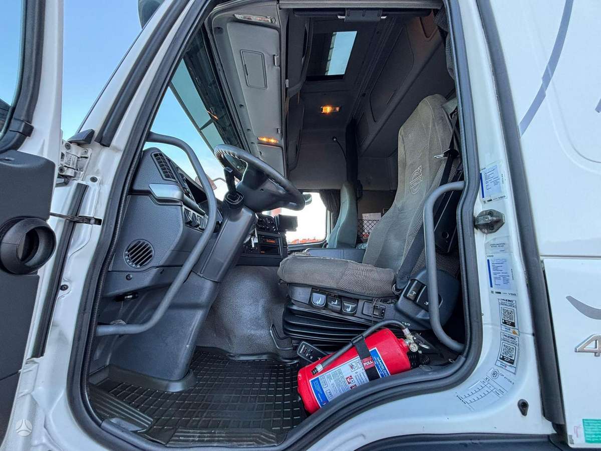 Volvo FM 460 6x2, с краном